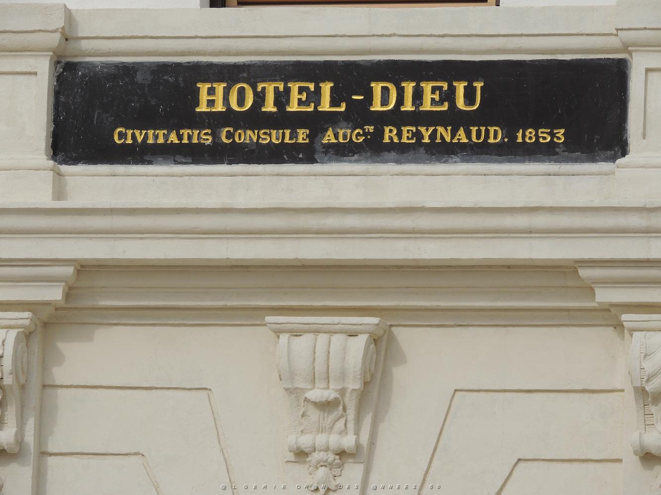 19 Hotel Dieu.JPG -           